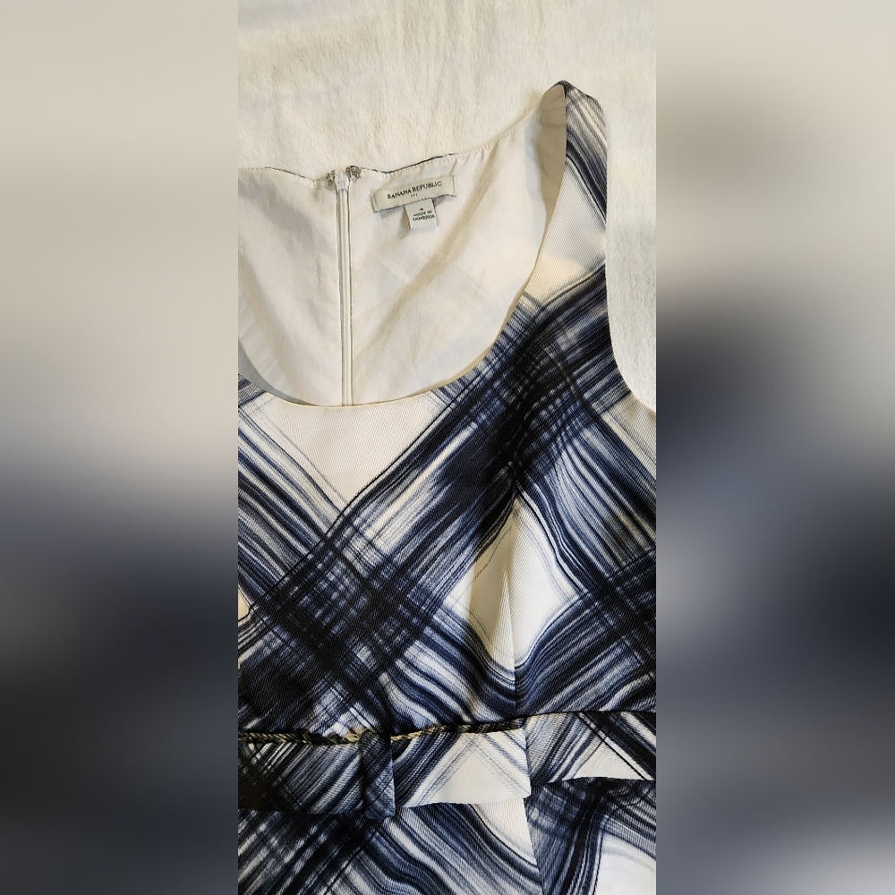 Banana Republic Fit And Flare Midi Dress, Navy Blue and White, EUC, Size‎ 4 - Picture 2 of 8